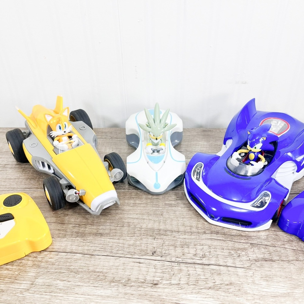 Team Sonic Racing RC: Tails The Fox & Sonic , 2.4GHz Remote Controlled Cars - Picture 9 of 16